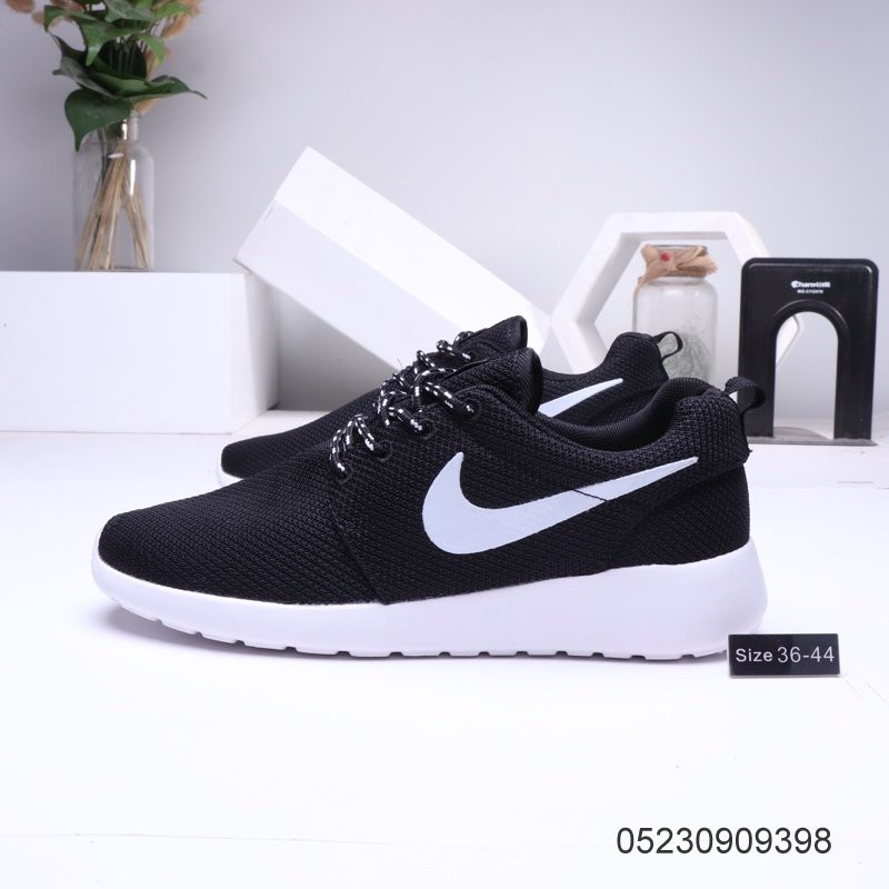 nike roshe one women black