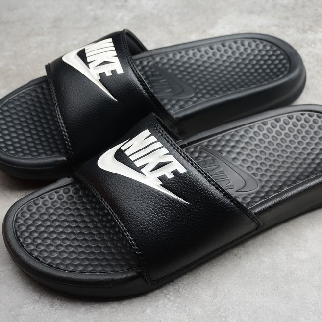 nike slippers photos