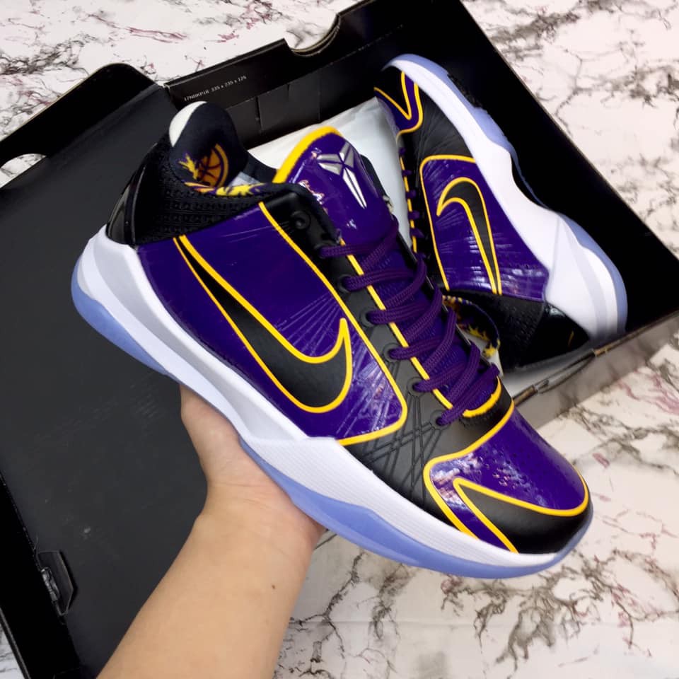 deals on nike