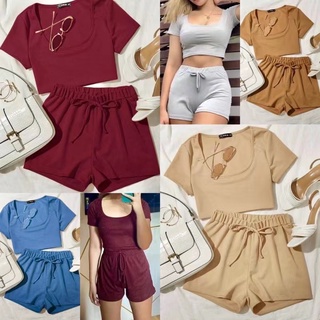 CY AVERY Square Crop Top and Shorts Terno