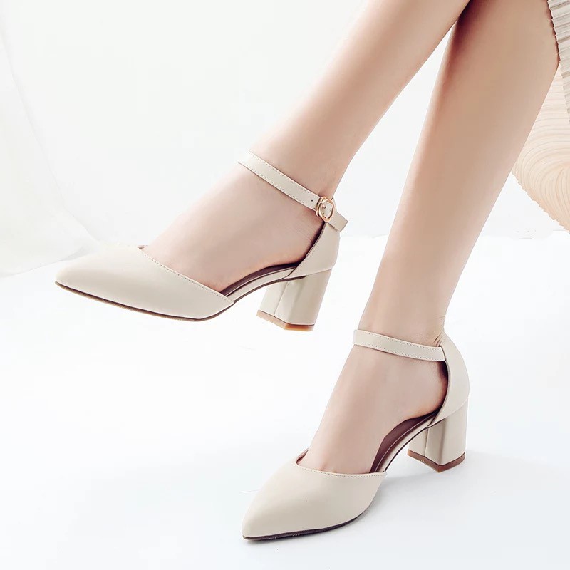 closed heeled footwear