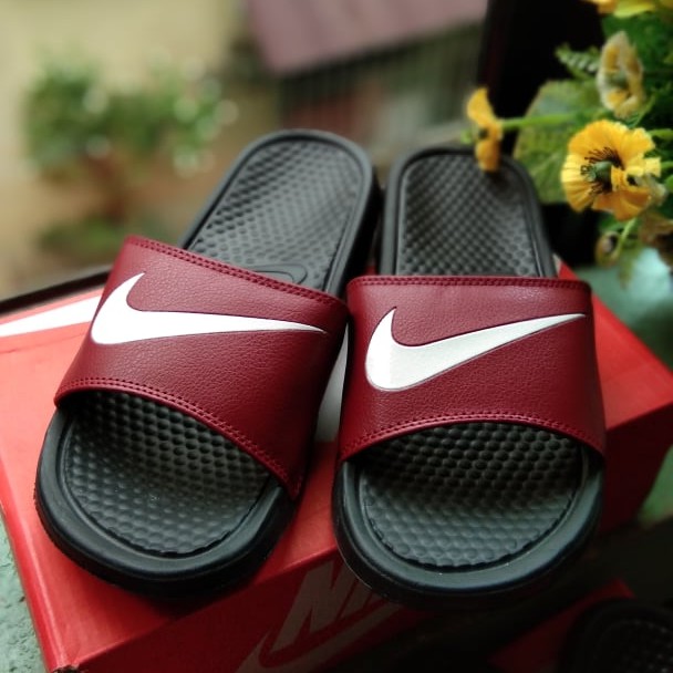 nike maroon slippers