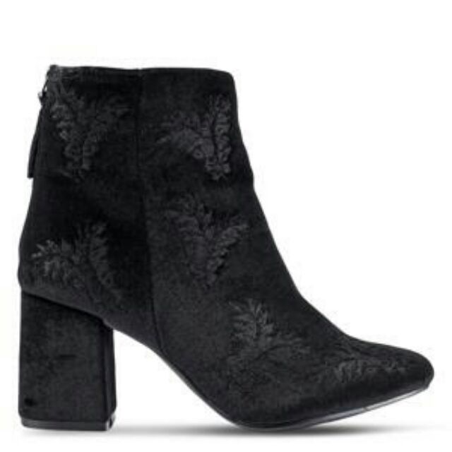 zalora chelsea boots