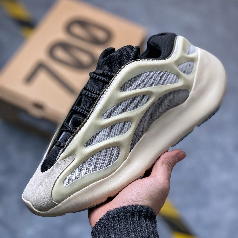 yeezy boost 700 female