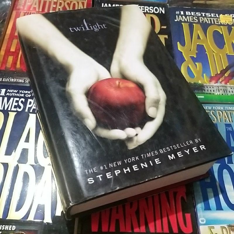 Featured image of Stephenie Meyer - Twilight Saga (SOLD INDIVIDUALLY)