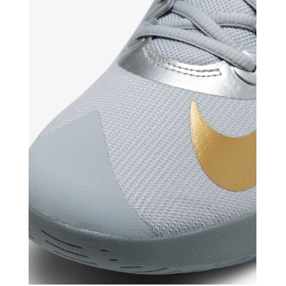nike gray basketball shoes