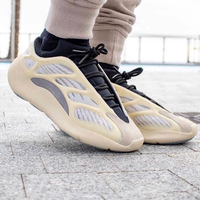 fit yeezy 700