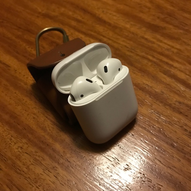 airpods 1 second hand