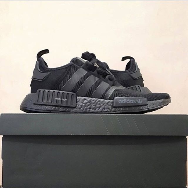 adidas nmd triple black