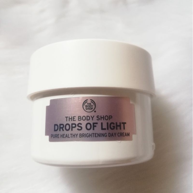 drops of light brightening day cream