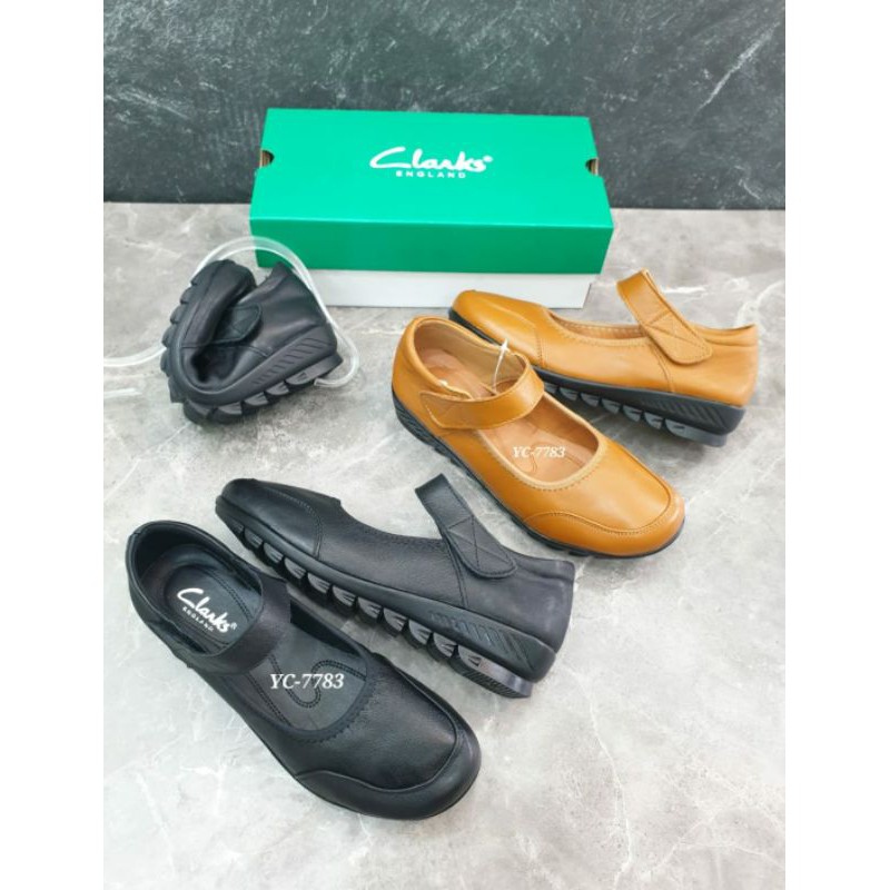 clarks girl shoes