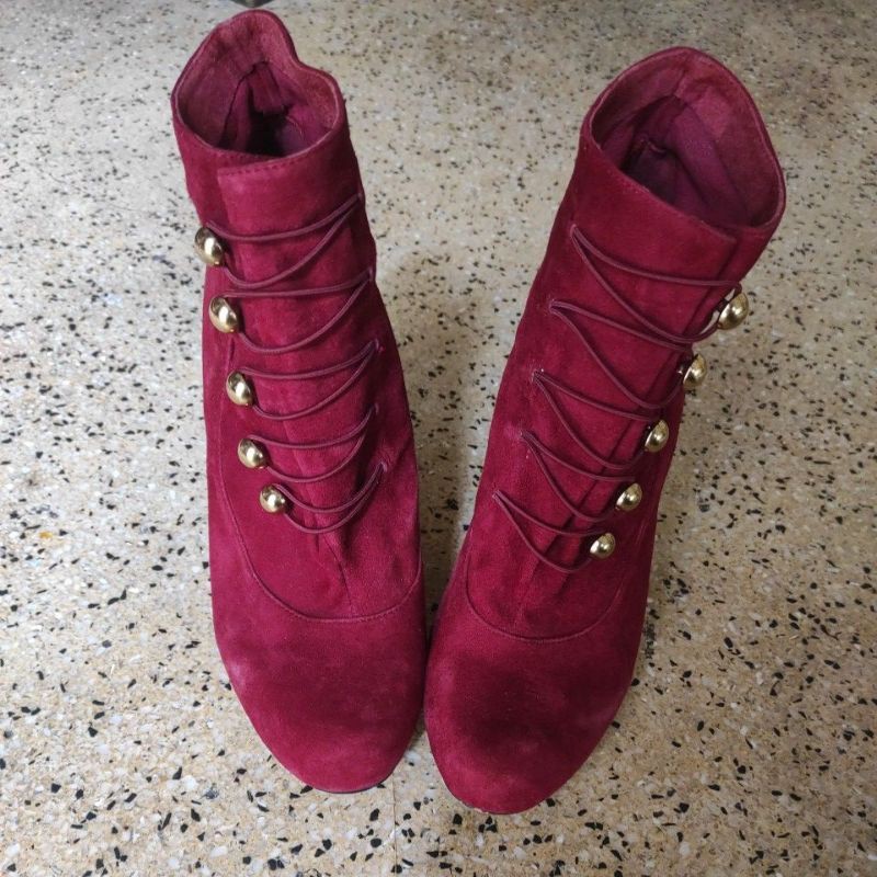 red steve madden boots