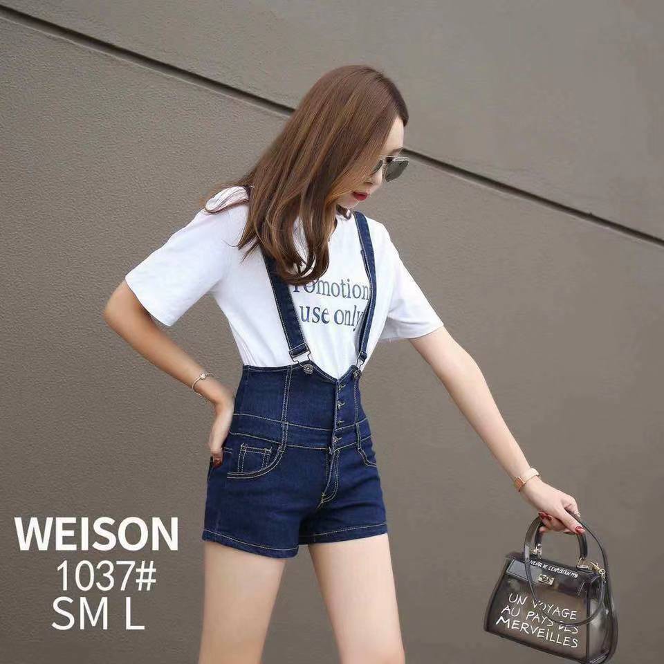 maong short and white t shirt