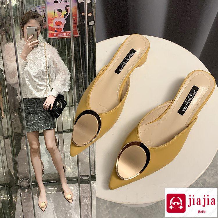 pointed low heel shoes