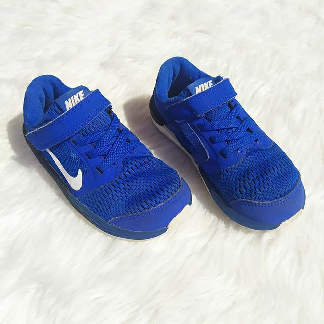 blue nike boy shoes