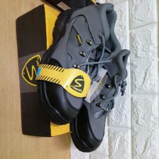 steel toe basketball shoes