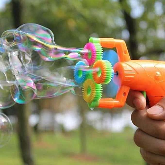 toy gun that shoots bubbles