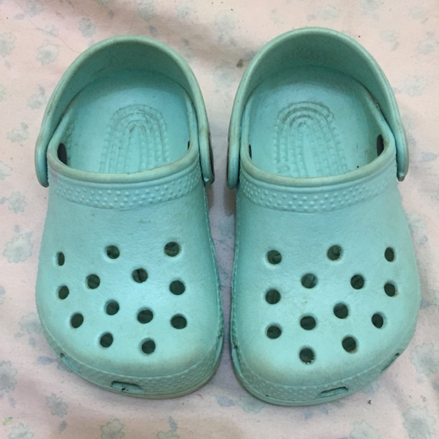 powder blue crocs