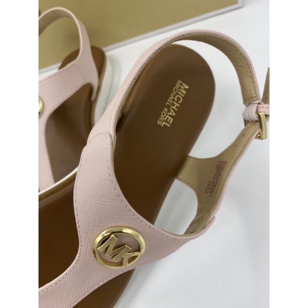 Descubrir 109+ imagen michael kors judy thong sandals - Thptnganamst.edu.vn