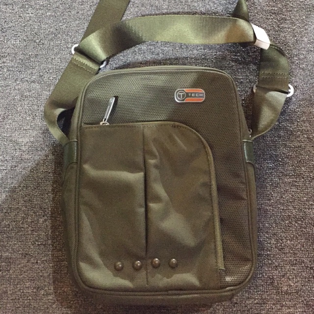 tumi tech sling bag