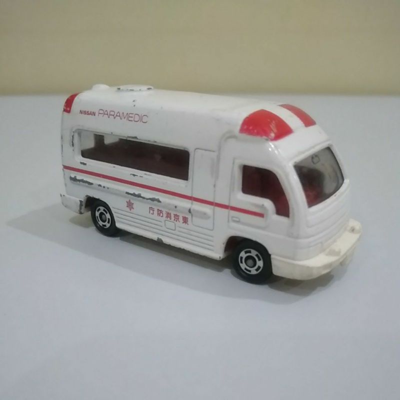 Tomica Nissan Paramedic Ambulance (made In Japan) 