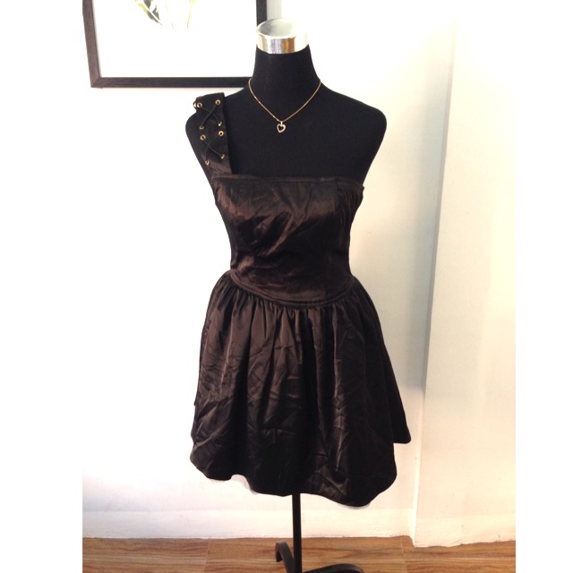 black dress for debut