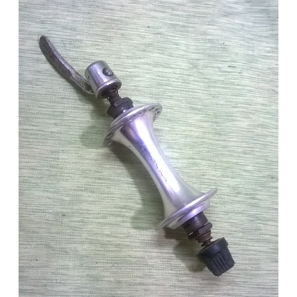 vintage Alloy Front wheel Bicycle Axle (preowned ,32 spoke holes