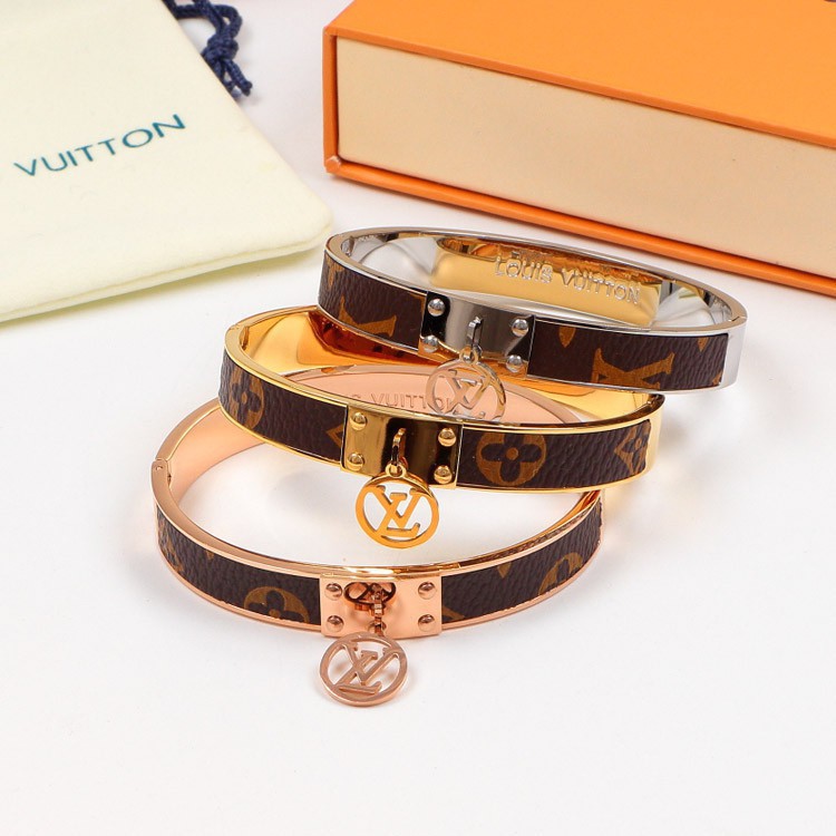 Brand new LV/Louis Vuitton old-fashioned leather bracelet, round