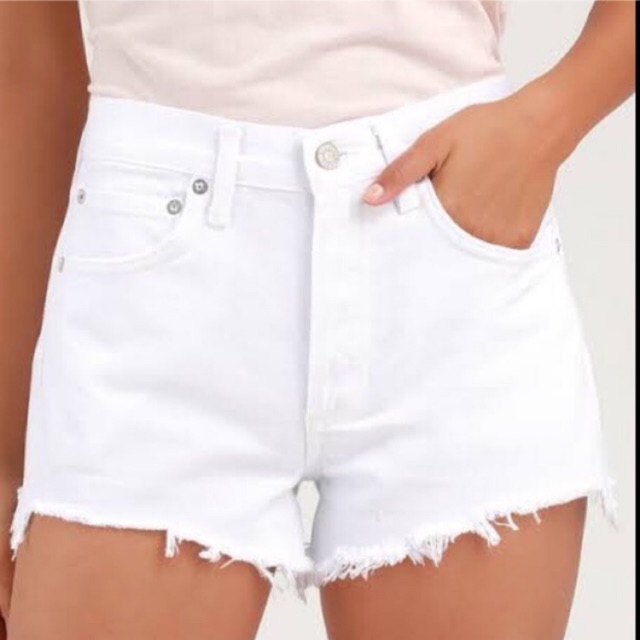 white maong shorts