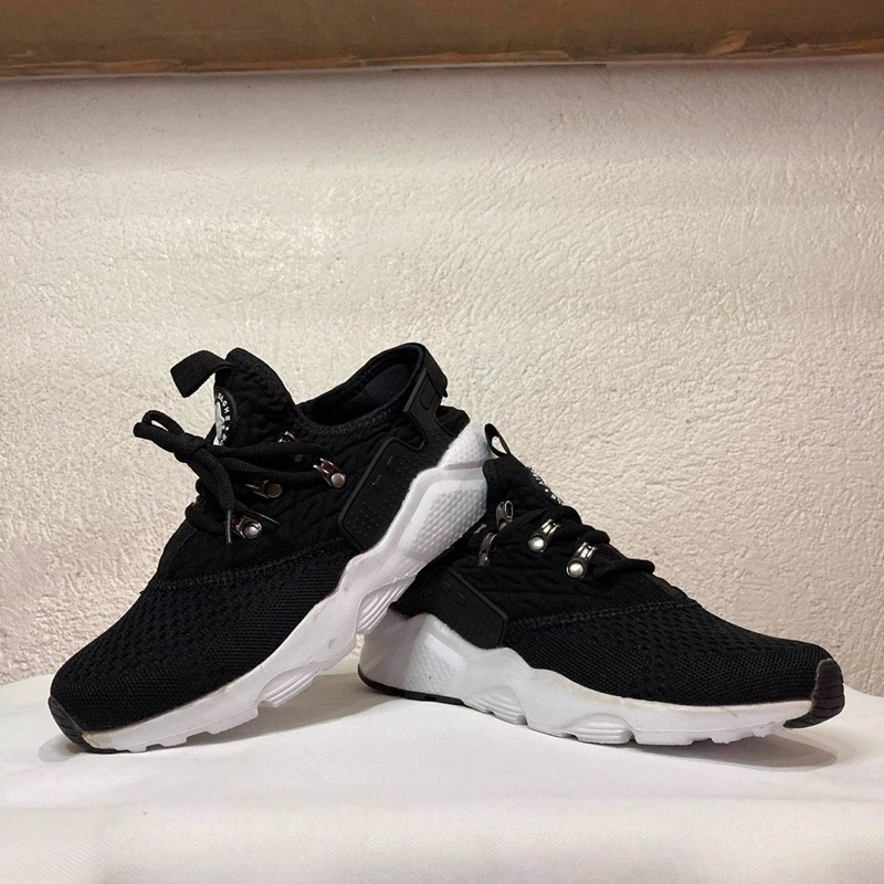 are nike huaraches non slip shoes