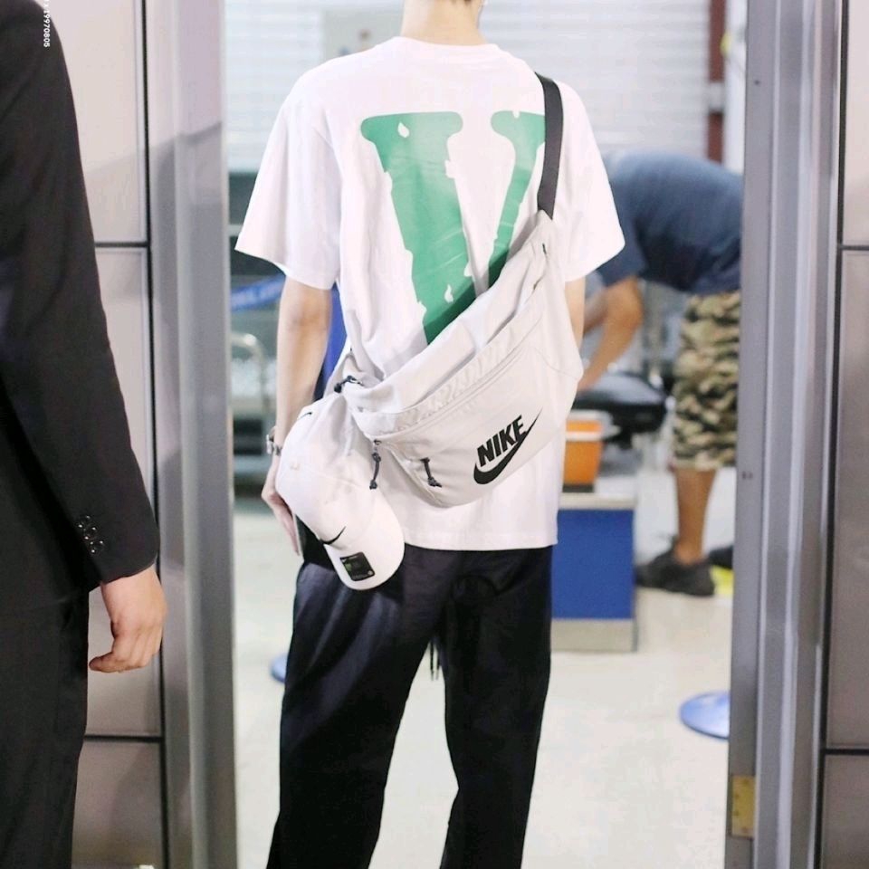 wang yibo nike bag