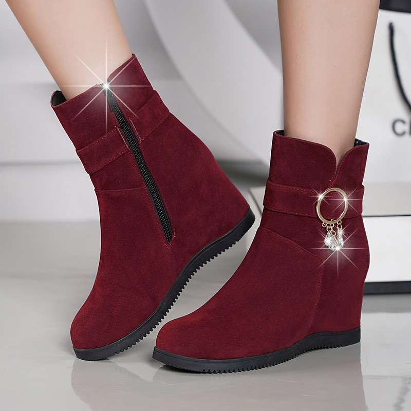 flat bottom chelsea boots