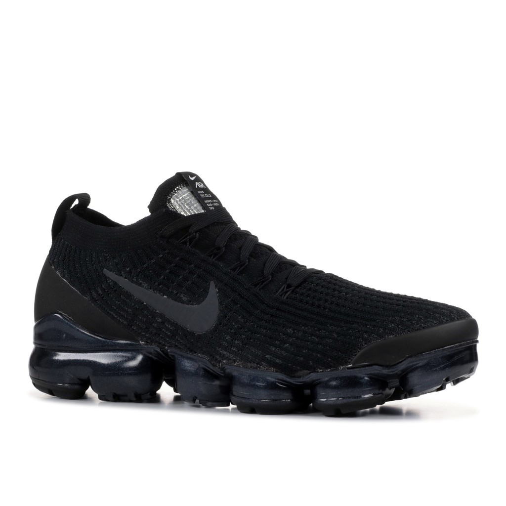 triple black vapormax 3