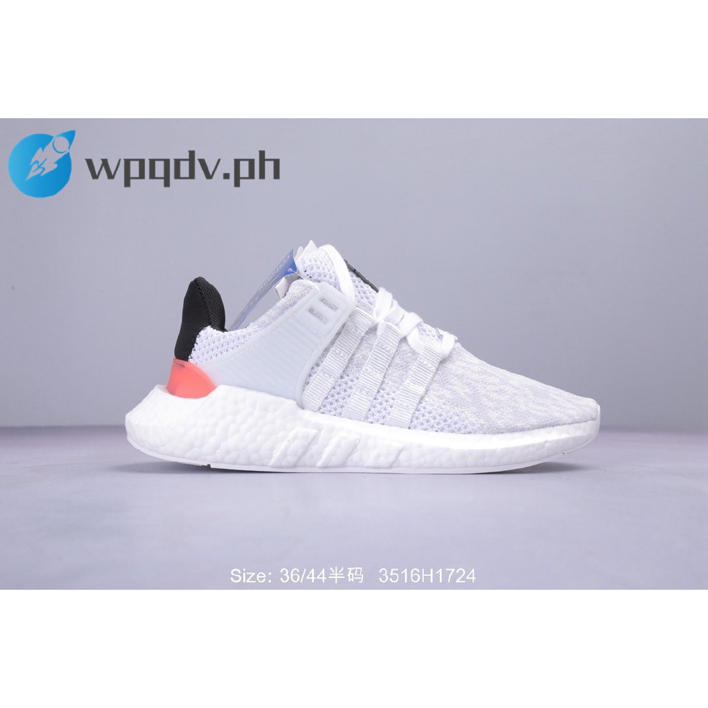 sport shoes white color