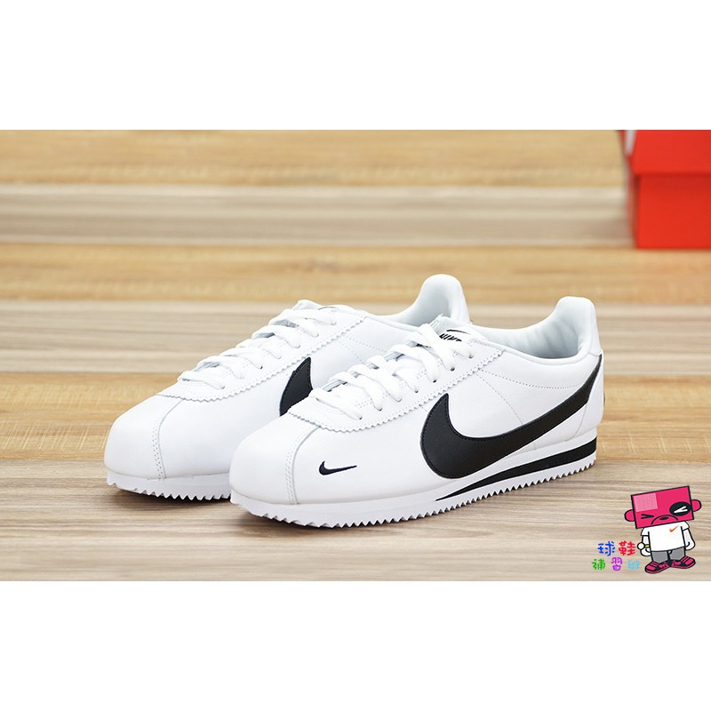 nike cortez small logo