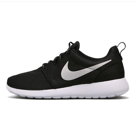 nike roshe run black and grey trainers