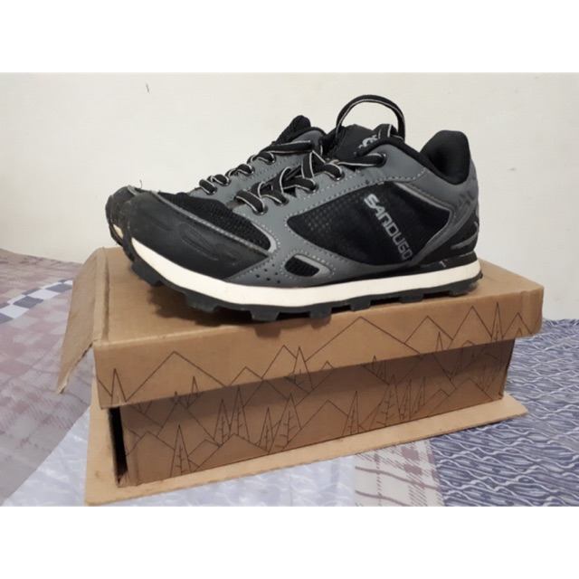 sandugo trekking shoes