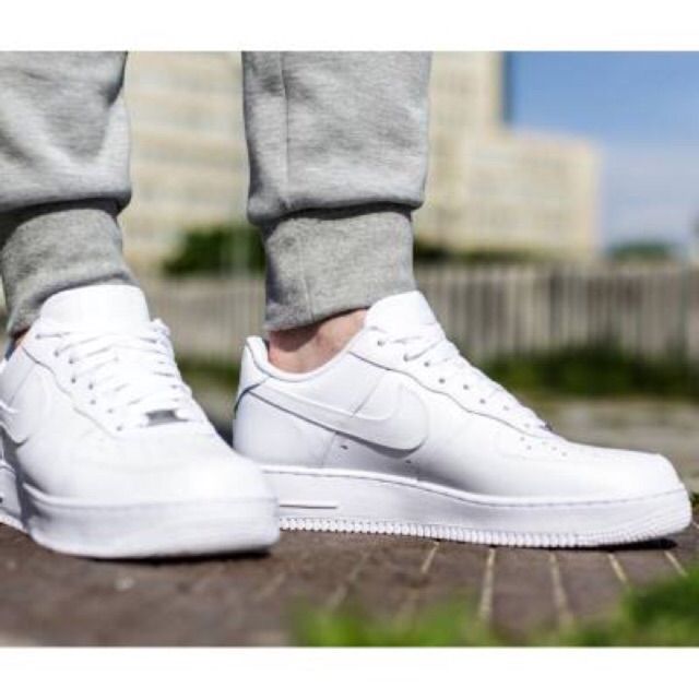 air force 1 all white on feet