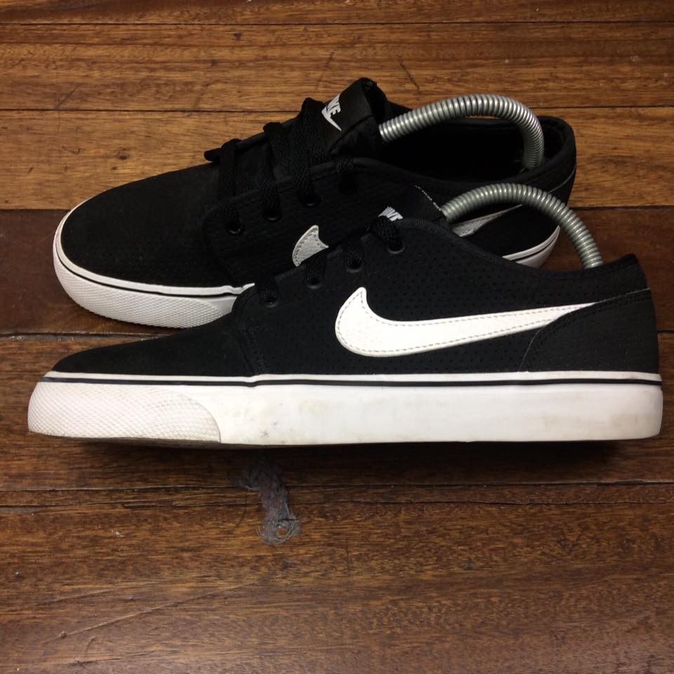 nike toki low grey