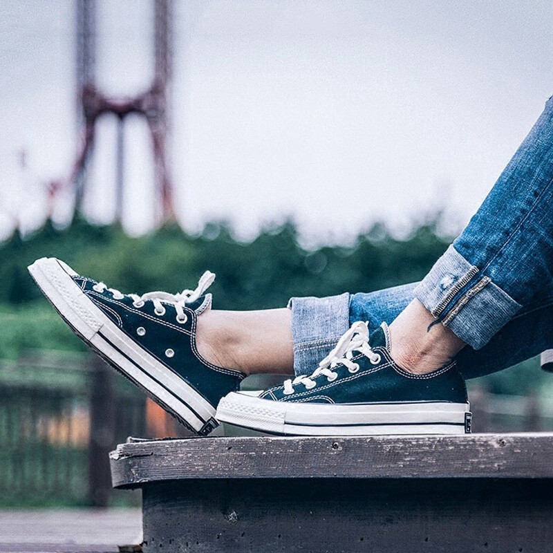 converse shoes couple