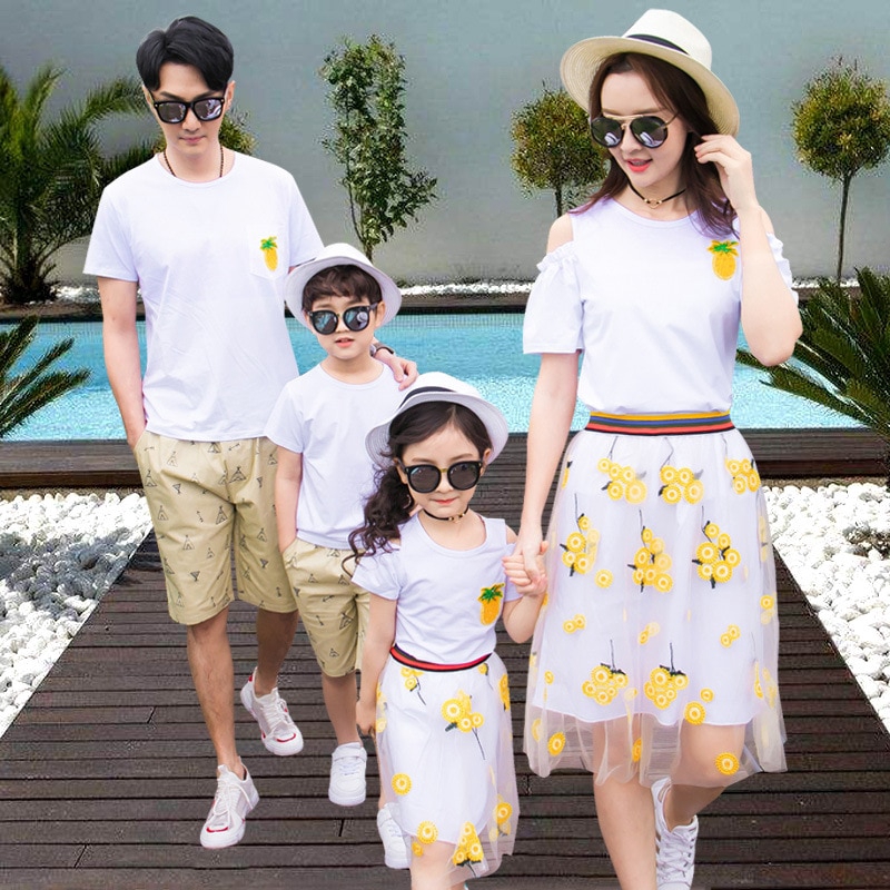 mother father and daughter matching outfits