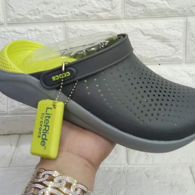 sandal crocs shopee
