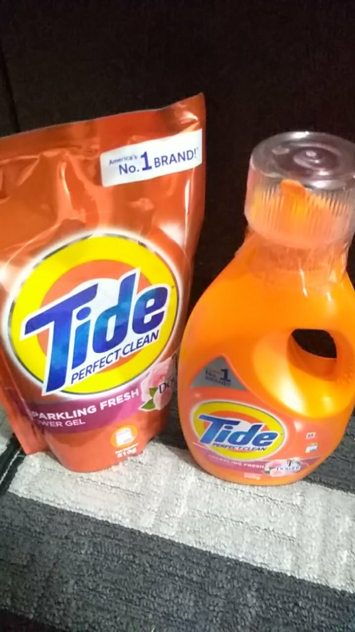 Tide Liquid Sparkling Fresh Laundry Liquid Detergent Bottle (900g