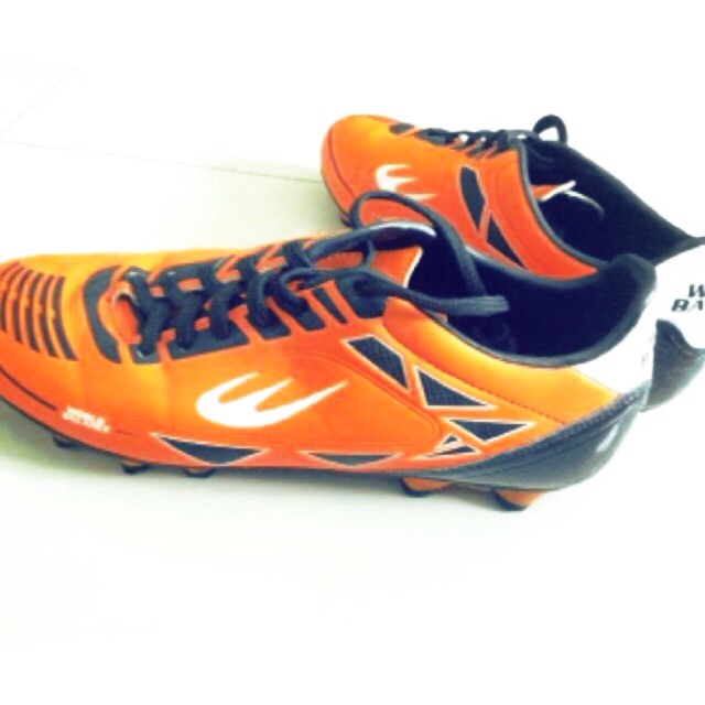 world balance soccer shoes