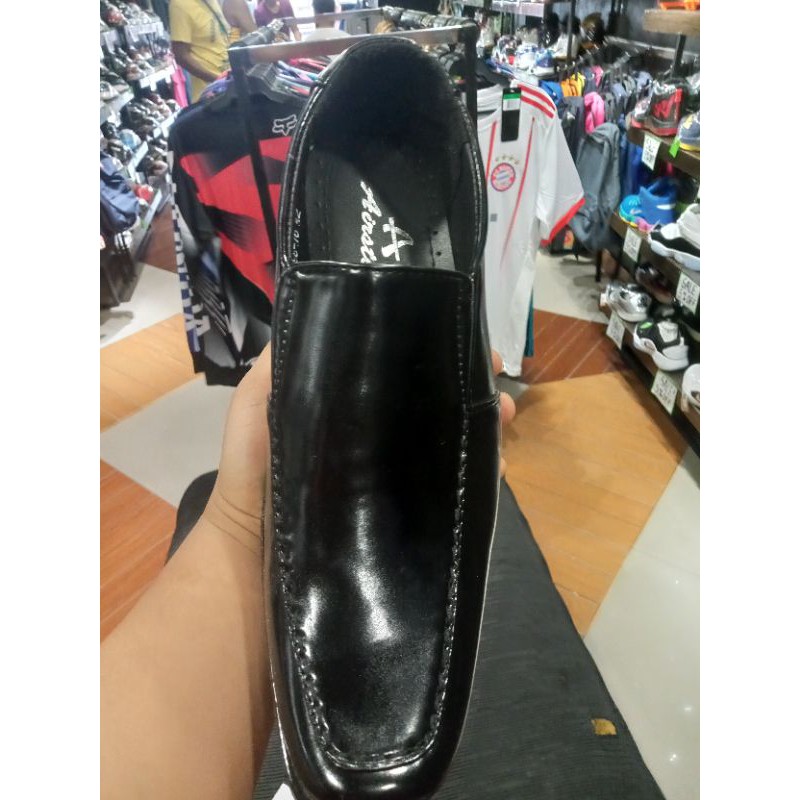 Assumptions, assumptions. Guess London my New Airstep black shoes school shoes office shoes for men | Shopee  Philippines