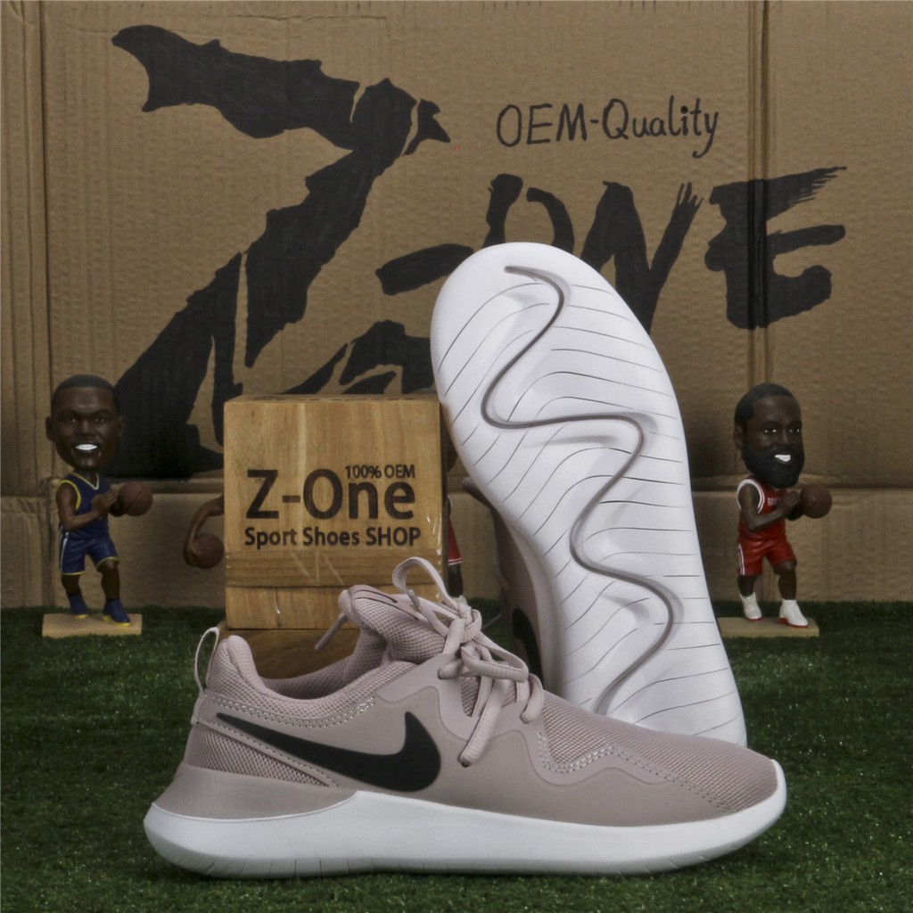 nike tessen sneakers