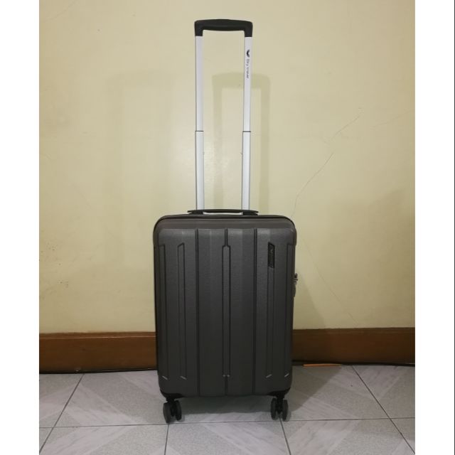 sky travel luggage wheels