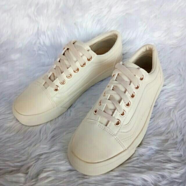beige vans old skool womens