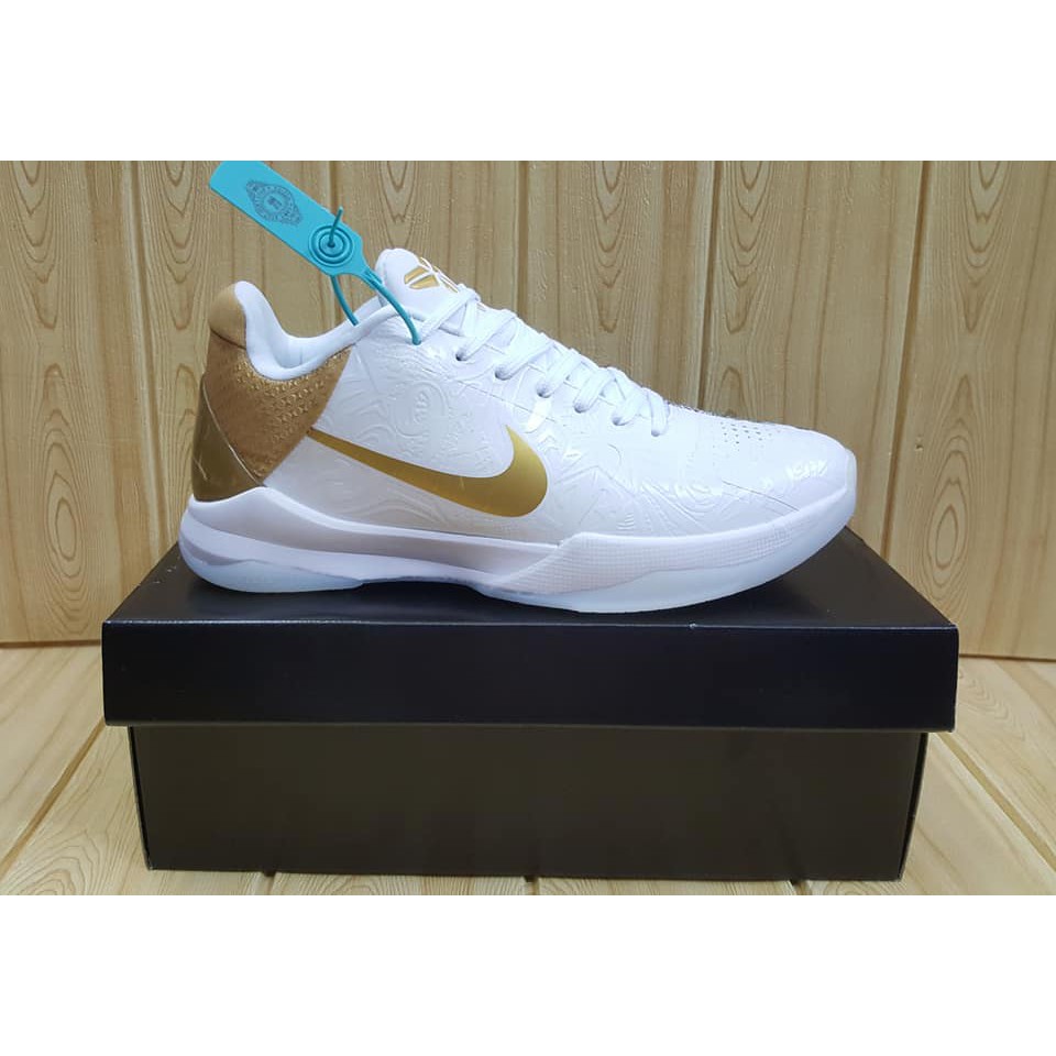 kobe v white