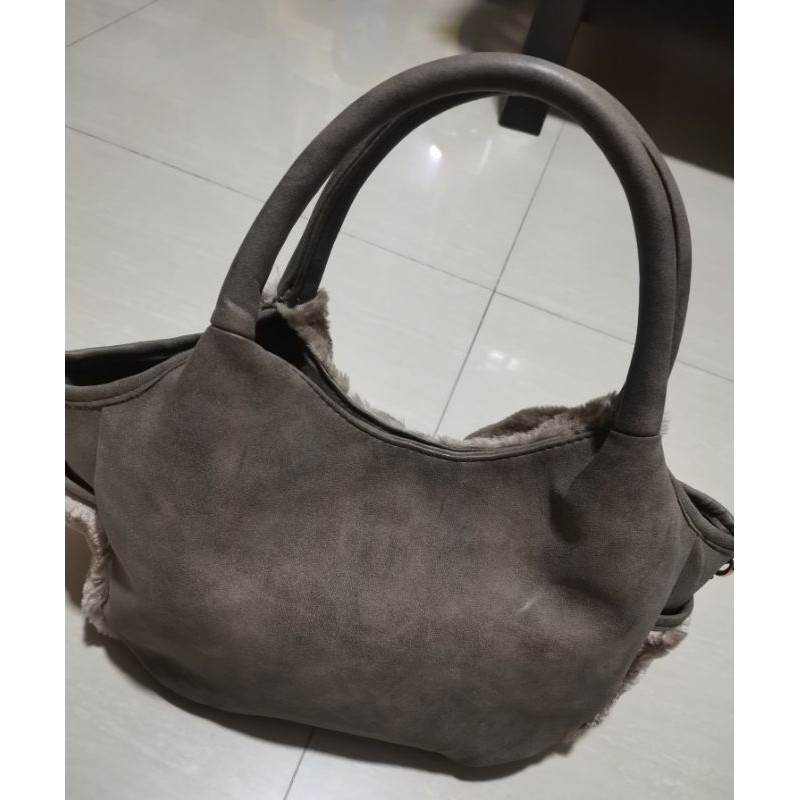 Preloved Shoo La Rue Fur Handbag Pwede Lagyan Ng Sling Shopee Philippines